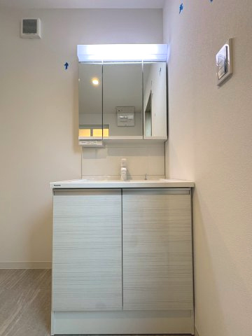 【価格改定】長岡京市久貝2丁目　　の独立洗面台|三面鏡・収納スペース付きの洗面化粧台
洗面用品をすっきり整理できます！