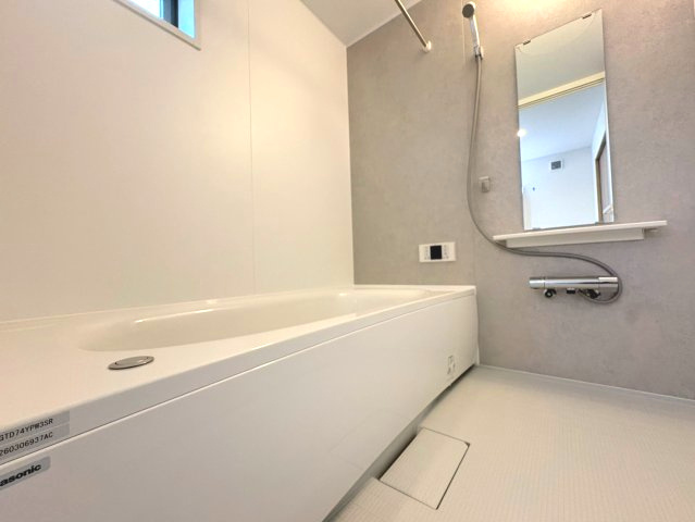 【価格改定】長岡京市久貝2丁目　　の浴室|肩までゆったりと浸かれる浴槽。
日々の疲れを癒していただけます！