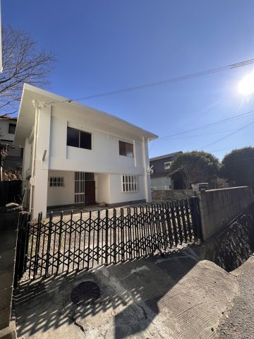 西村邸貸家のエントランス