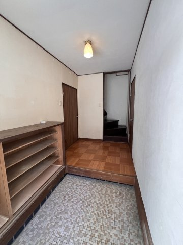 西村邸貸家の玄関