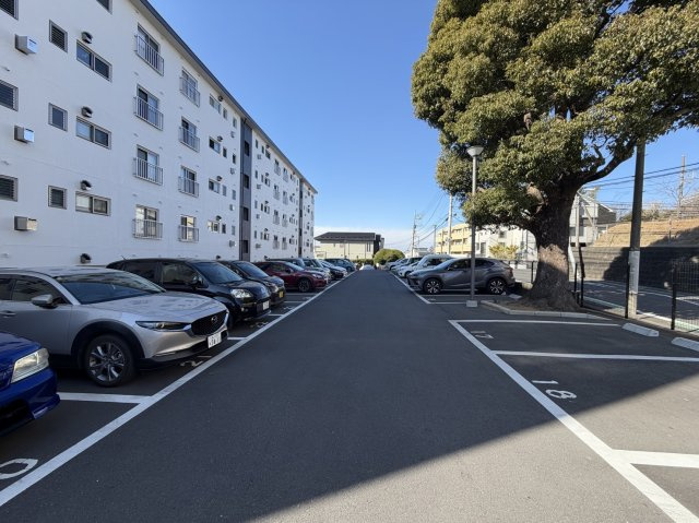 ☆青葉台マンションA棟の駐車場
