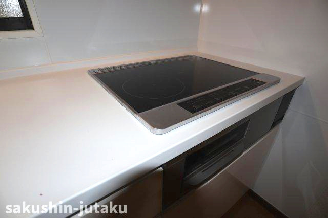 八千代台南２丁目　リーフォーム戸建のキッチン|IHクッキングヒーター