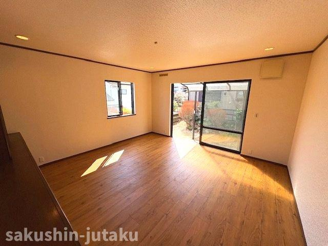 八千代台南２丁目　リーフォーム戸建の居間・リビング|広ーい２１．５帖のLDK