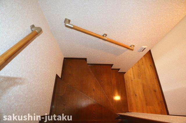 八千代台南２丁目　リーフォーム戸建のその他|階段室