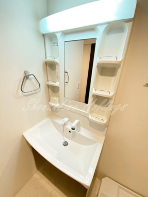 【洗面所】 | ヴィーナス | 明るい洗面所です