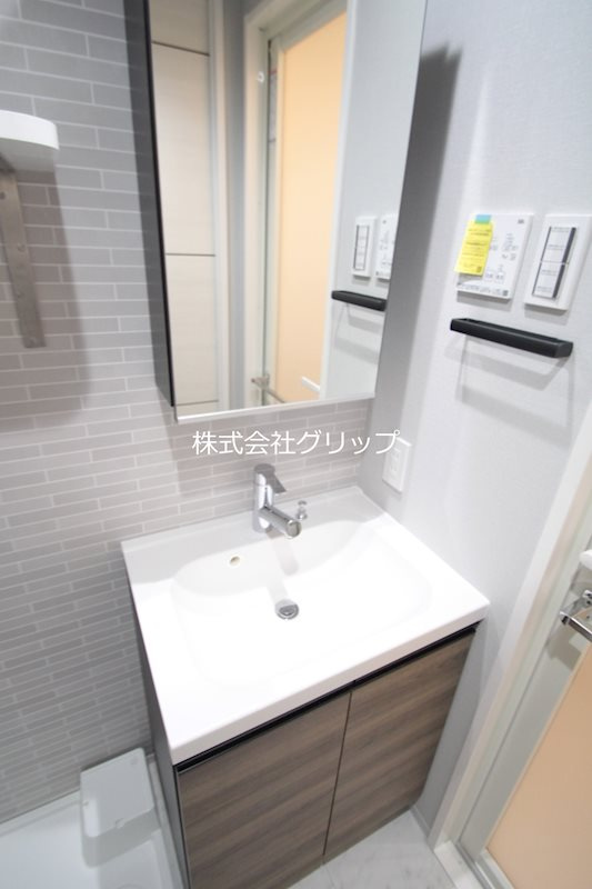 Le'a横濱阪東橋駅前の独立洗面台