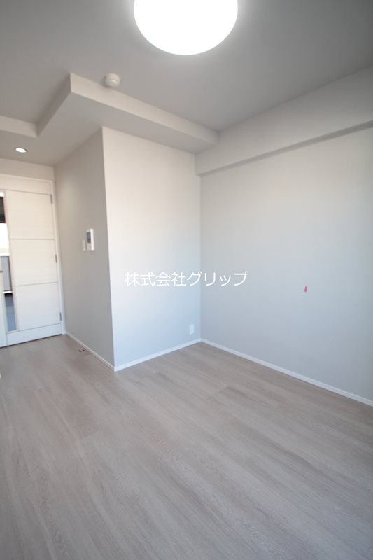 Le'a横濱阪東橋駅前の洋室