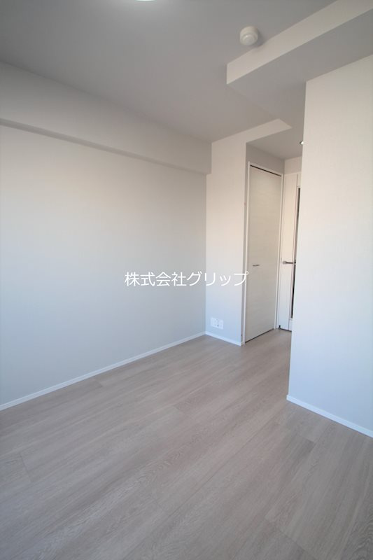 Le'a横濱阪東橋駅前の洋室