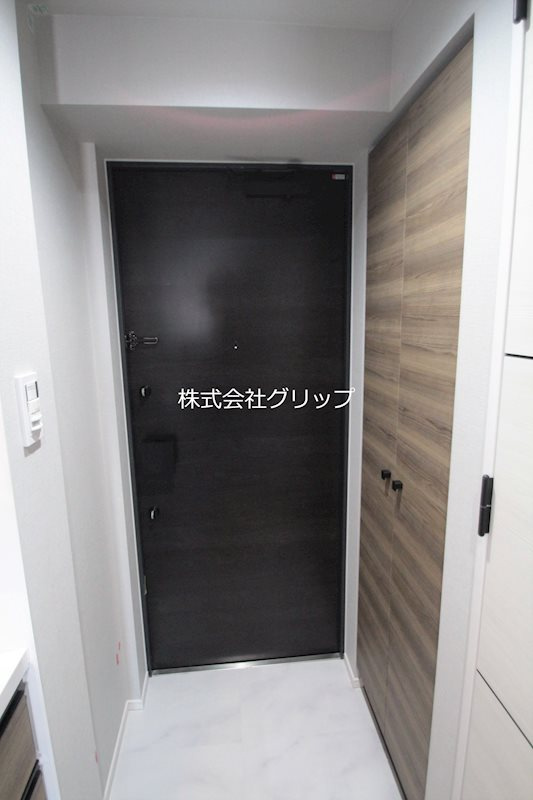 Le'a横濱阪東橋駅前の玄関