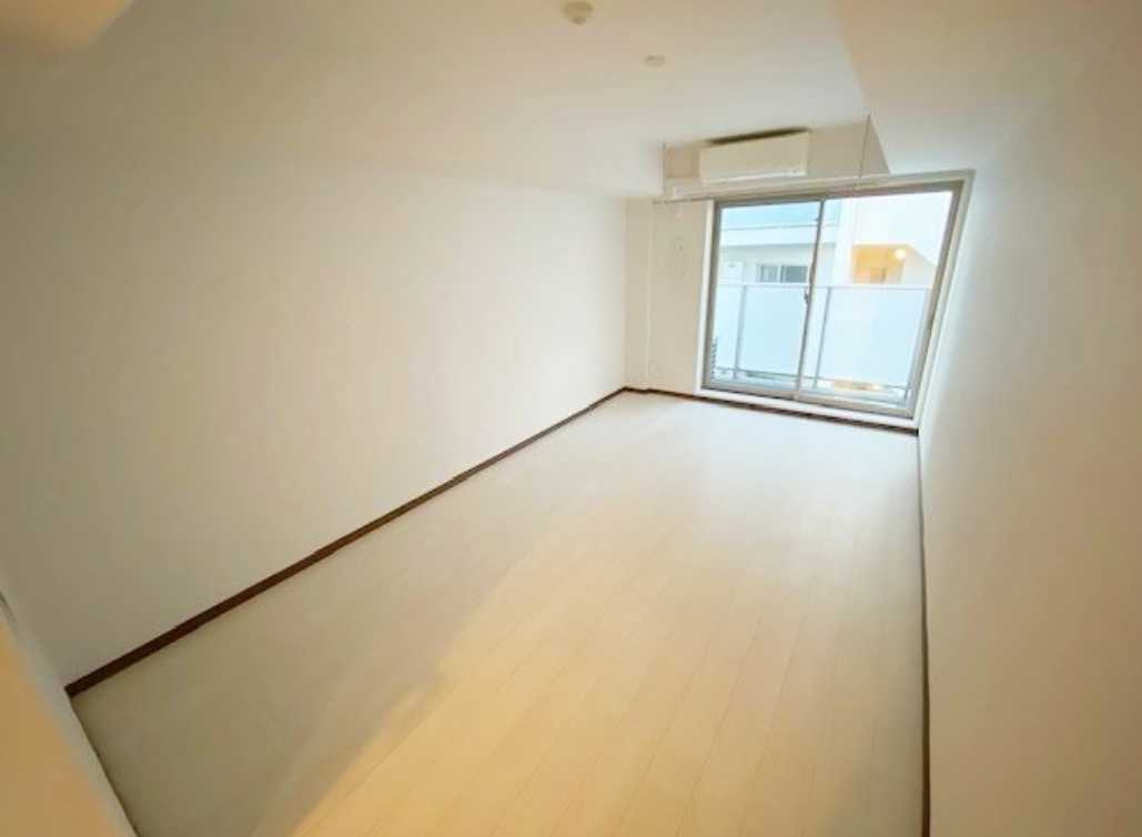 エスペルーモ桜新町　二人入居可　独立洗面台　敷金０の居間・リビング