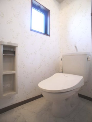 【トイレ】 | ラフォーレ・アップルD | 温水洗浄暖房便座機能付きです♪