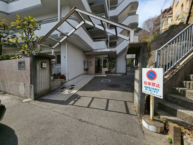 メゾンドカスカード六甲の駐車場
