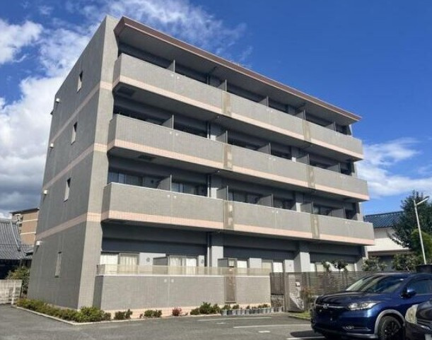 クローヴェーサウスタカハマ