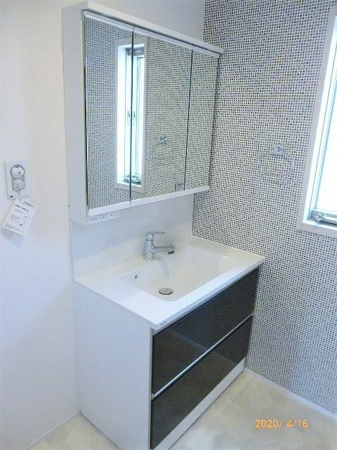 パステル・リオンの独立洗面台