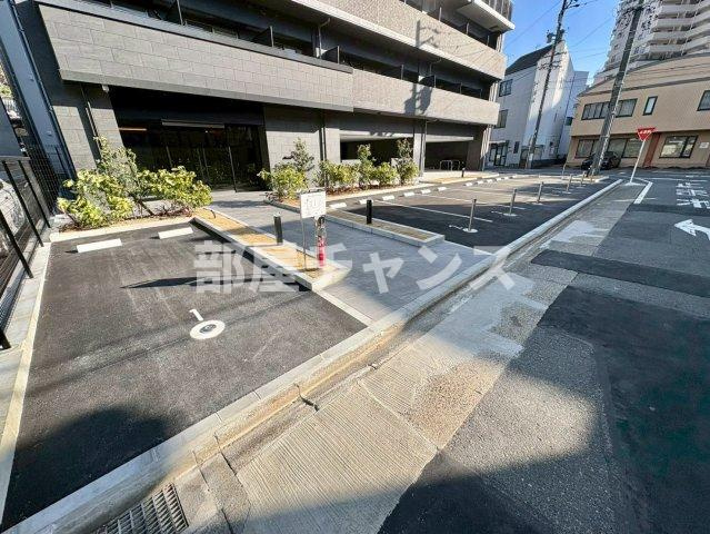 メイクスアート新栄Ⅲの駐車場