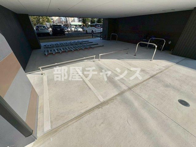 メイクスアート新栄Ⅲの駐車場