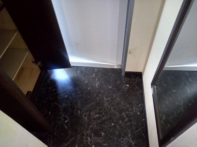 レオネクストたからＢの玄関|大型シューズボックス、傘立て、姿見付き