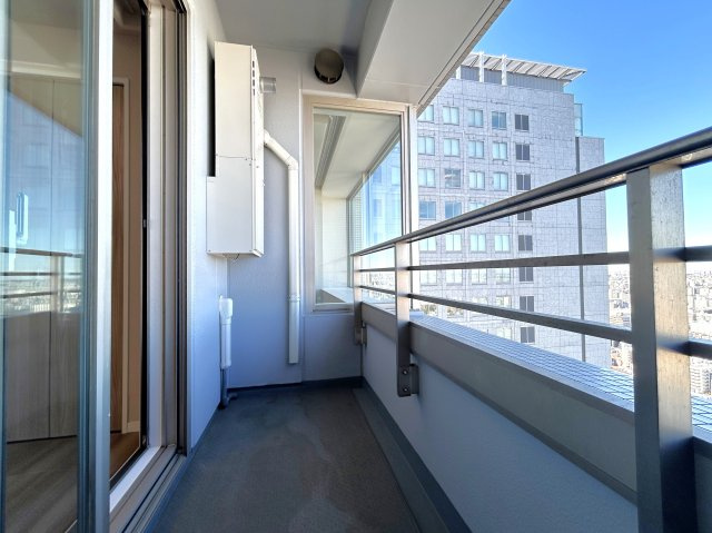 ブリリアタワー東京のバルコニー|～Balcony～
気持ちの良い風を感じながら、眺望を楽しめるプライベートバルコニー。心が癒され、明日への活力が湧いてきます。