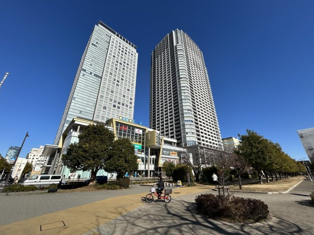 ブリリアタワー東京の外観|～Appearance～
青空に映えるこの雄大な佇まい。
陽当たり、立地、周辺環境など恵まれた好条件となっております。