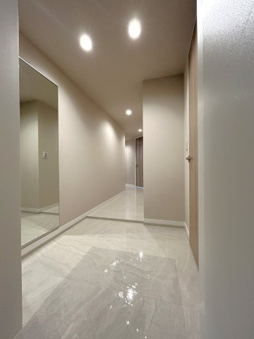 ブリリアタワー東京のその他|玄関ホールがスッキリ広々としていると帰る時も出ていく時も気持ちが良い。来客を出迎える玄関が綺麗ならその家の印象が良くなる。
