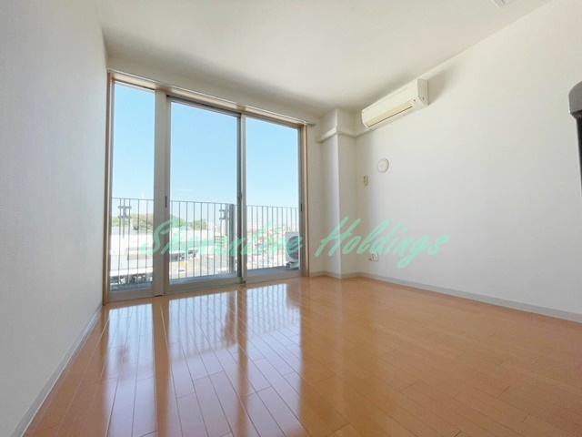 横浜市戸塚区戸塚町の賃貸マンションの居間・リビング