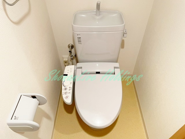 横浜市戸塚区戸塚町の賃貸マンションのトイレ|清潔感のあるトイレです