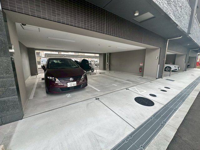 ファステート難波ヴィラントの駐車場