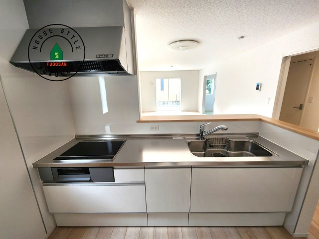 大野城市下大利3丁目第3-3棟（1号棟）のキッチン|忙しい朝でも家族揃って食事をしたいゆとりあるダイニングスペース。