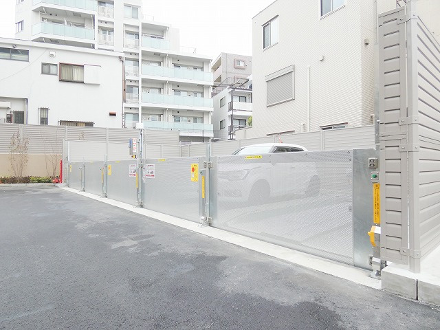 センチュリー八王子ルミエールの駐車場