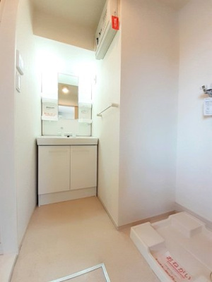 【洗面所】 | アンソレイエ | 明るい洗面所です