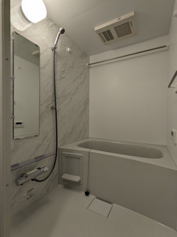 ミオテゾーロ哲学堂カーザの浴室