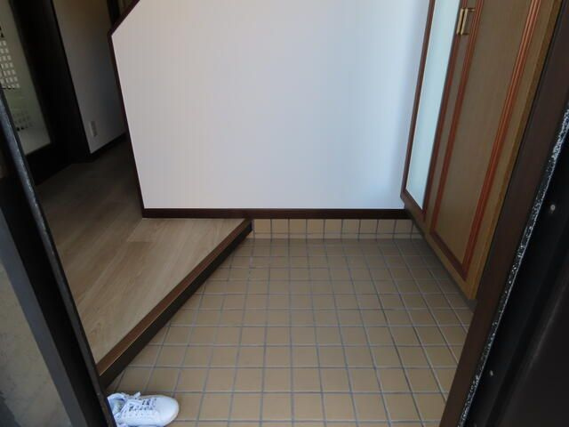 港南区戸建ての玄関