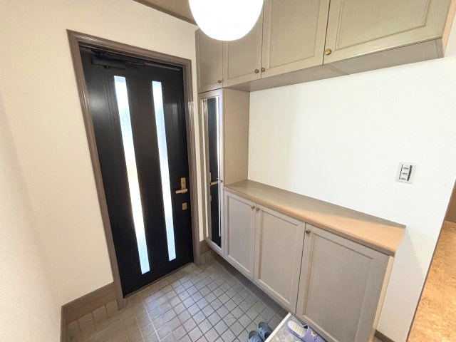 玄関スペースもゆとりがございます