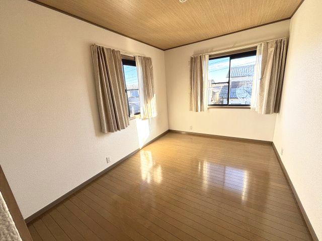 2階約6.5帖の洋室　お子様部屋に適しています