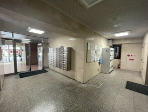 【その他共用部分】 | 第参参プリンスマンション城南 | 共用部分はいつもスッキリと清潔に保たれています。便利な宅配ボックスもあります