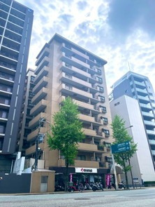 【外観】 | 第参参プリンスマンション城南 | 別府駅まで徒歩2分で通勤時間を短縮できますね♪ 駐車場に空きがあるので車をお持ちの方でも安心です