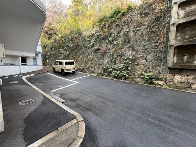 メゾンドカスカード六甲の駐車場
