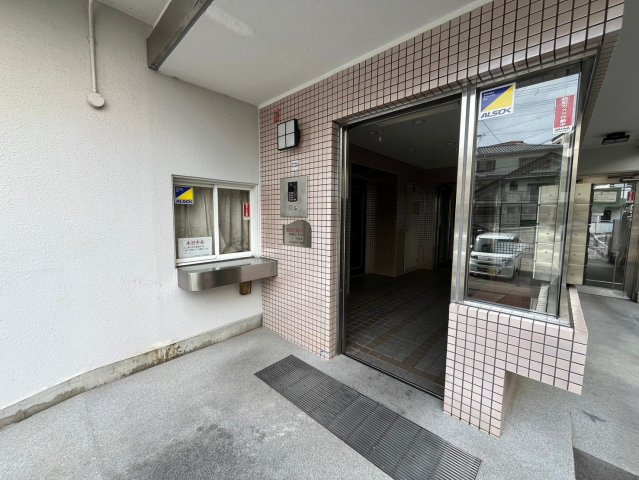 メゾンドカスカード六甲のエントランス