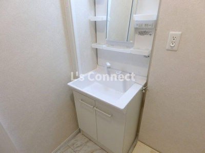 【洗面所】 | ハッピーヒル | 朝の支度もスムーズな独立洗面台。