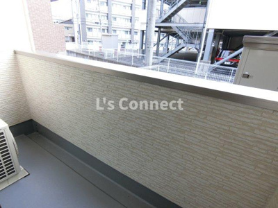 【バルコニー】 | 榮 | 晴れた日には洗濯物もたくさん干せます。