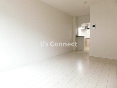 【内装】 | 榮 | 明るい色合いの内装です。