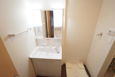 【洗面所】 | アベニール３番館 | 広い洗面スペース