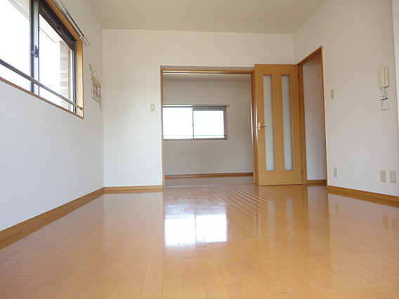 メゾンエトワールの居間・リビング|同物件の別号室のお部屋です。現況を優先とします。