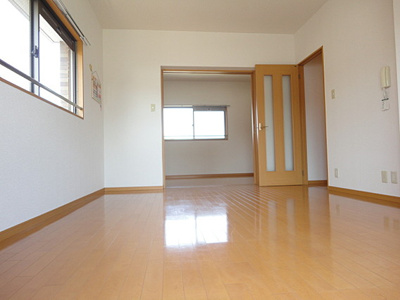 【居間・リビング】 | メゾンエトワール | 同物件の別号室のお部屋です。現況を優先とします。