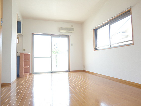 メゾンエトワールの居間・リビング|同物件の別号室のお部屋です。現況を優先とします。