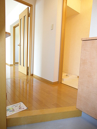 メゾンエトワールの玄関|同物件の別号室のお部屋です。現況を優先とします。