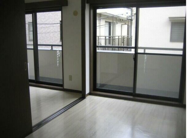 センチュリー西新宿の居間・リビング