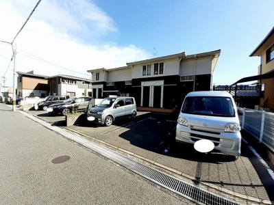 【駐車場】 | サンリット童子丸 | 駐車場があるので、車を買う予定の方も安心です