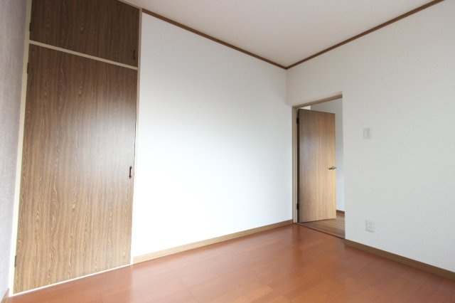 シャンテーヌの洋室