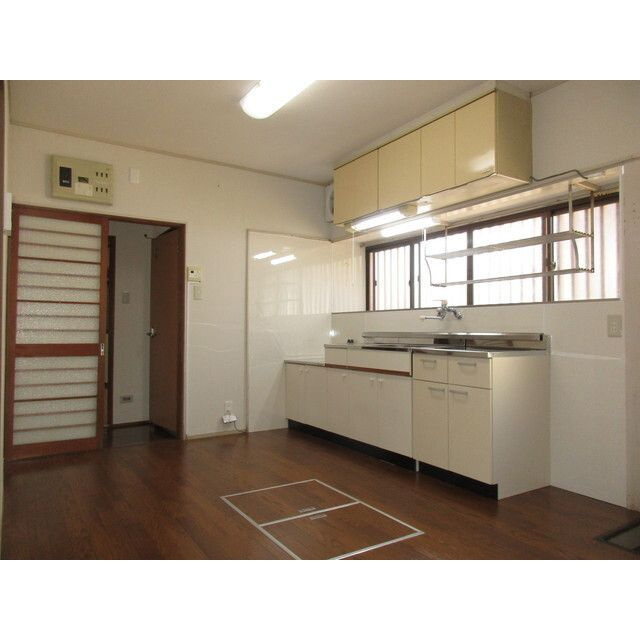 北野町富田貸家の居間・リビング